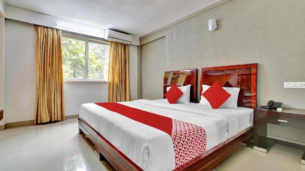 Готель Aec Residency Alappuzha Екстер'єр фото
