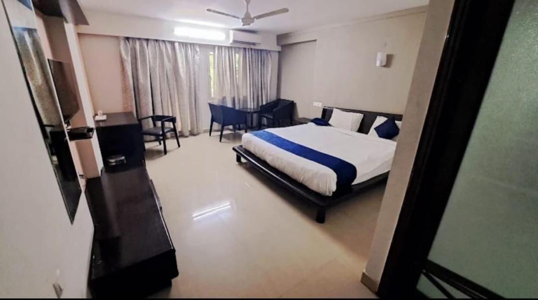 Готель Aec Residency Alappuzha Екстер'єр фото