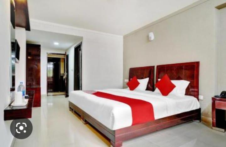 Готель Aec Residency Alappuzha Екстер'єр фото
