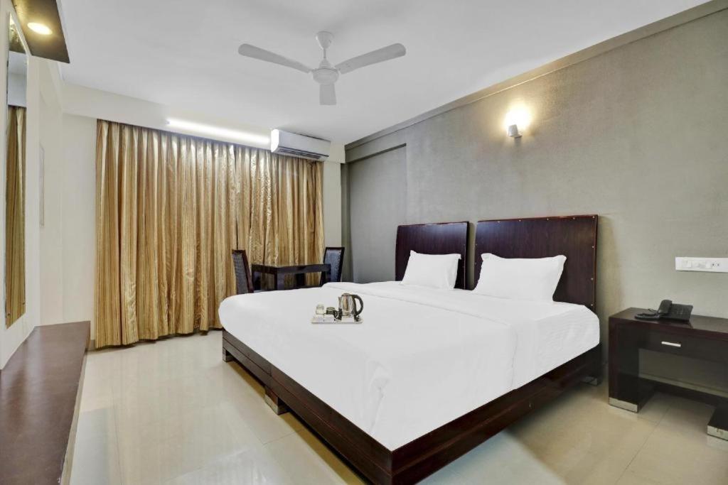 Готель Aec Residency Alappuzha Екстер'єр фото